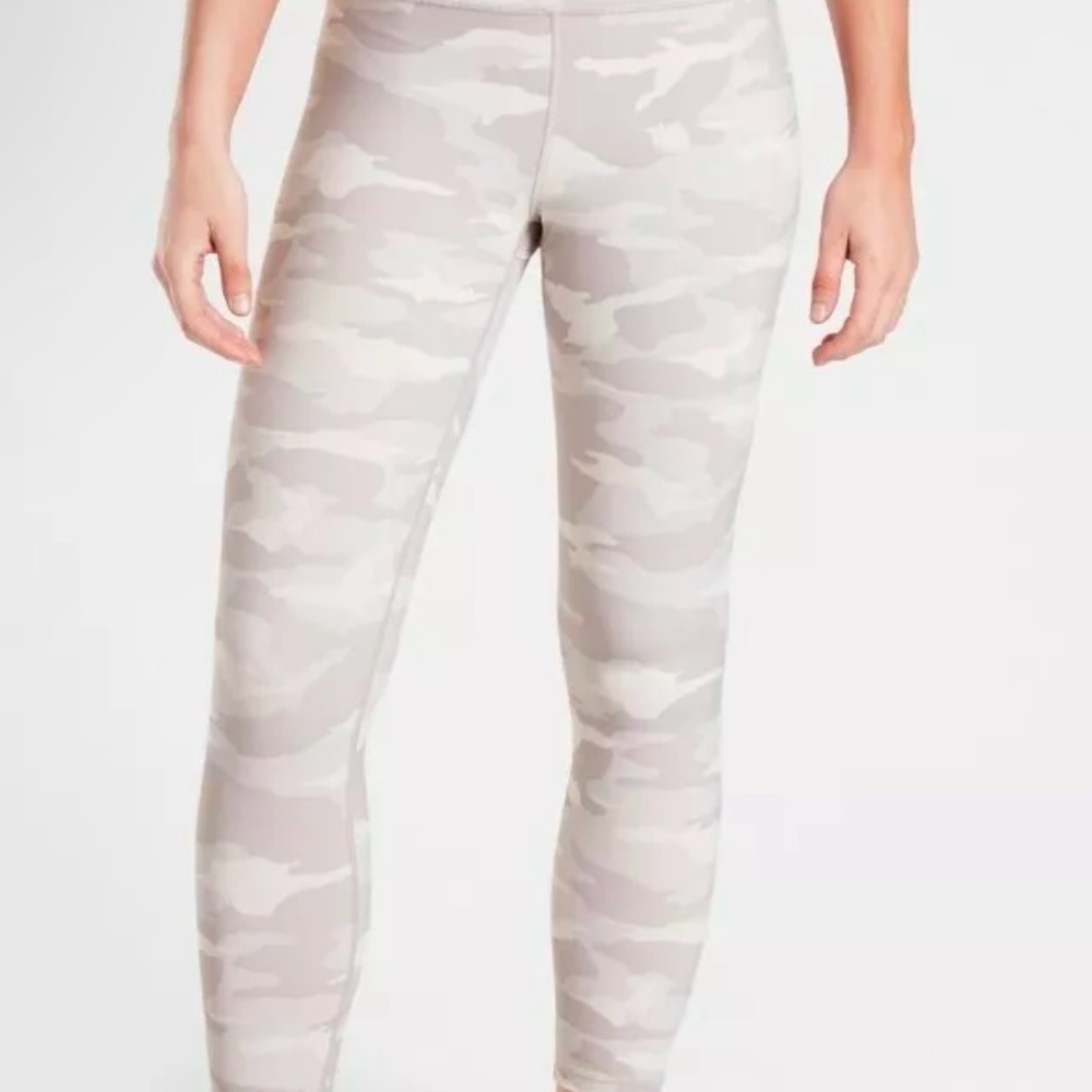 Lululemon gray Camo skull Print Leggings size 6